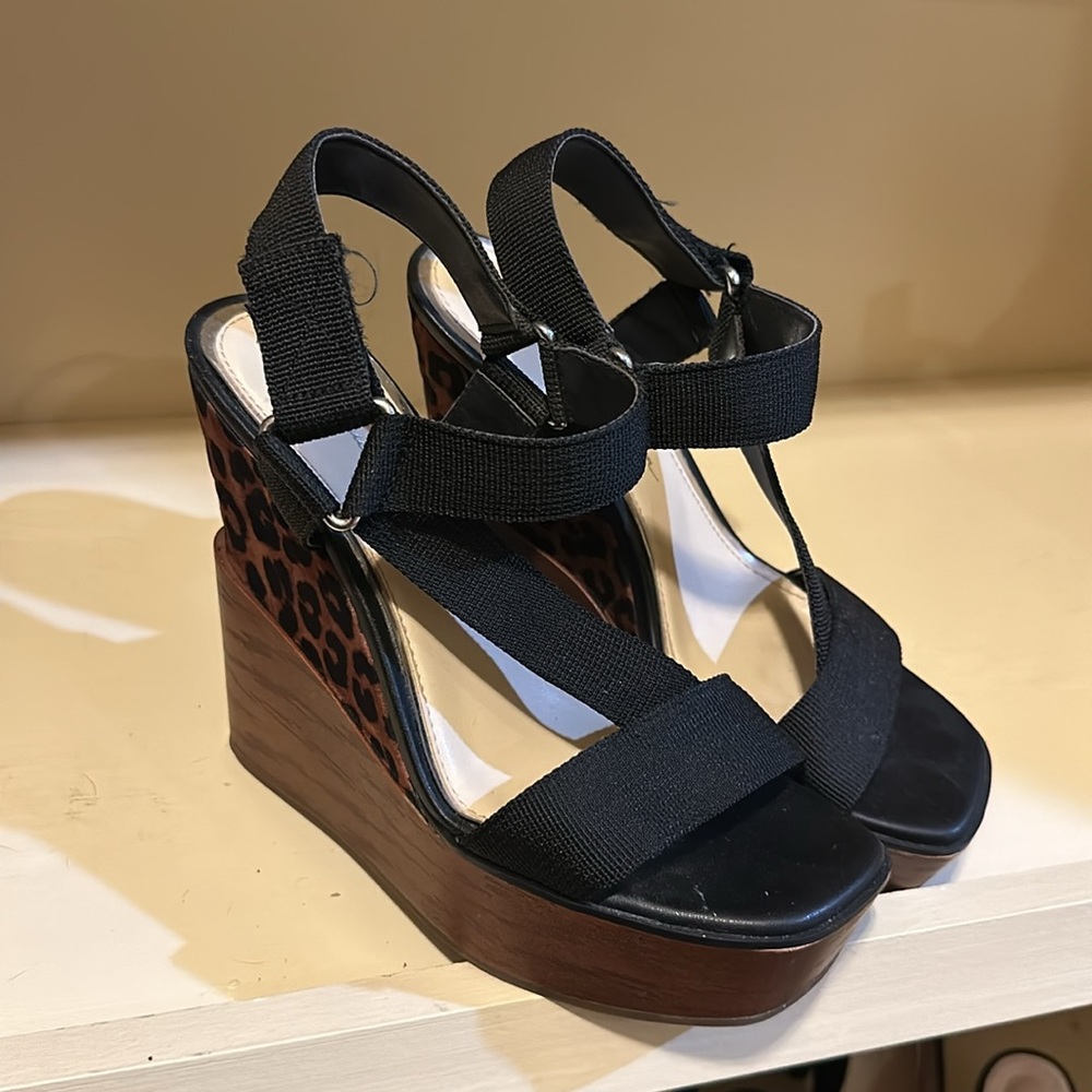 Jessica Simpson wedge size 6